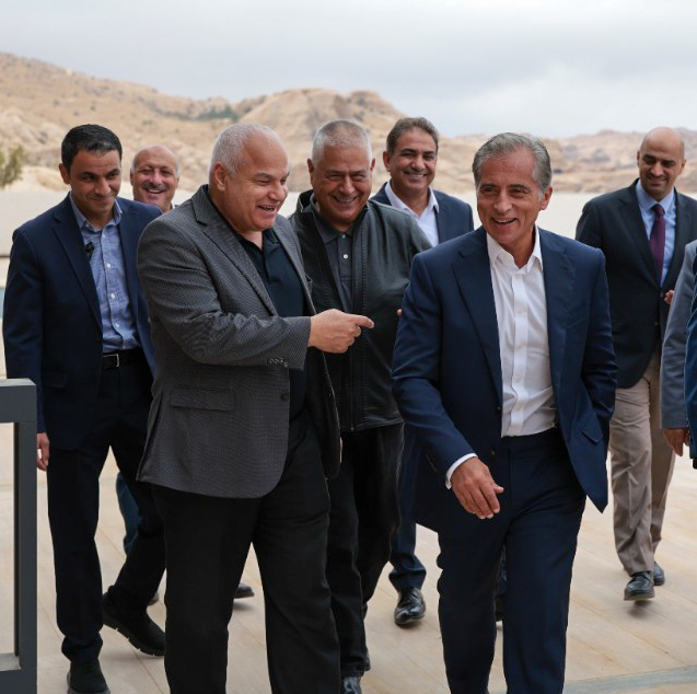 رئيس الوزراء الدكتور جعفر حسان يتفقد مشروع إعادة تحديث فندق كراون بلازا البترا